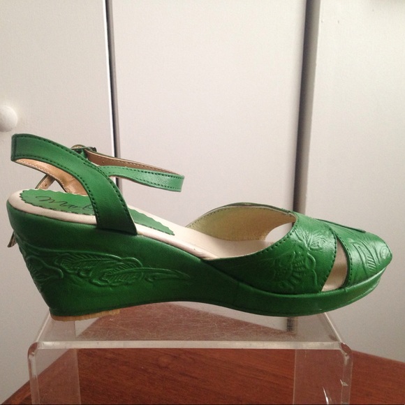 COPY - Brand new hand made leather wedges. - Picture 2 of 4